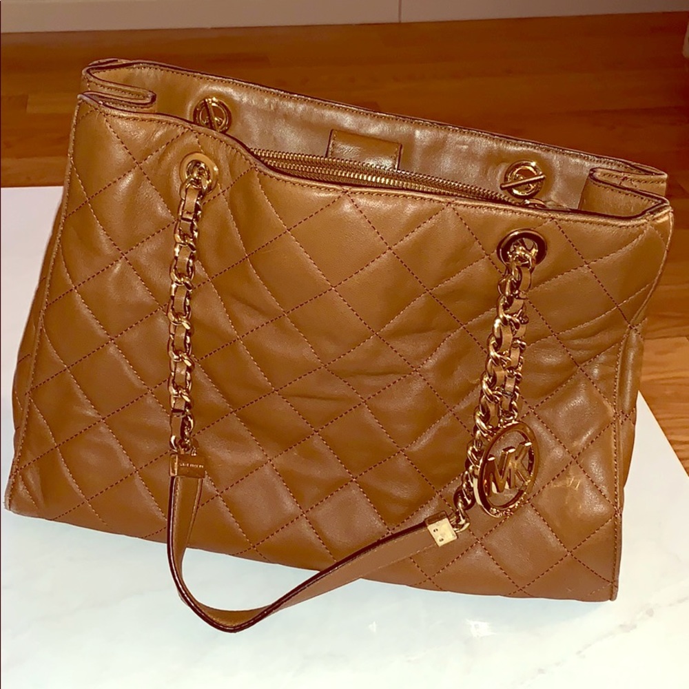 Like new Michael kors purse, brown